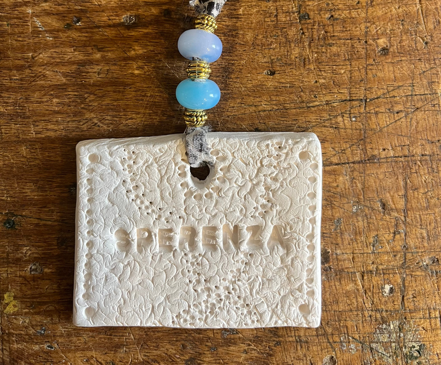 Amulette « Sperenza » perles bleues
