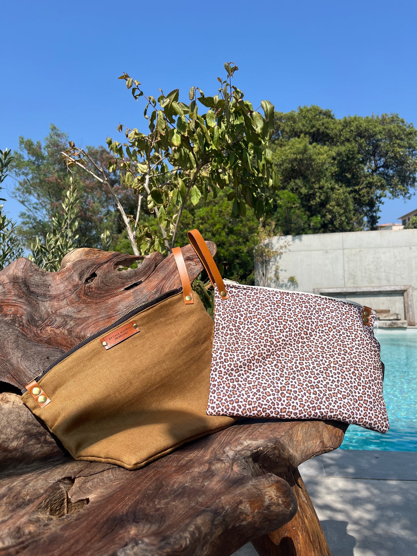Pochette « tabac léopard » recto verso