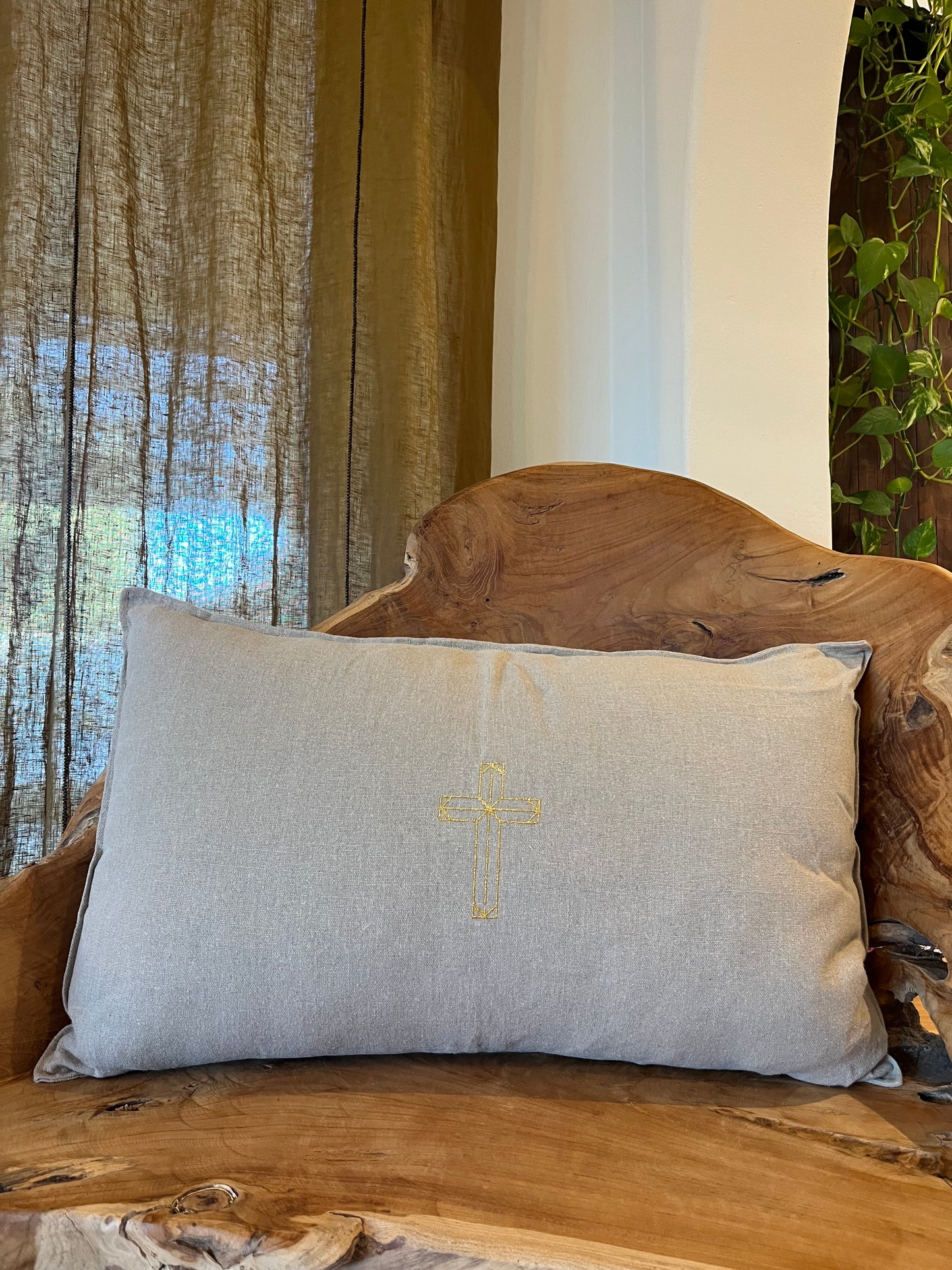 Coussin en Lin rectangulaire "croix" brodé (naturel)