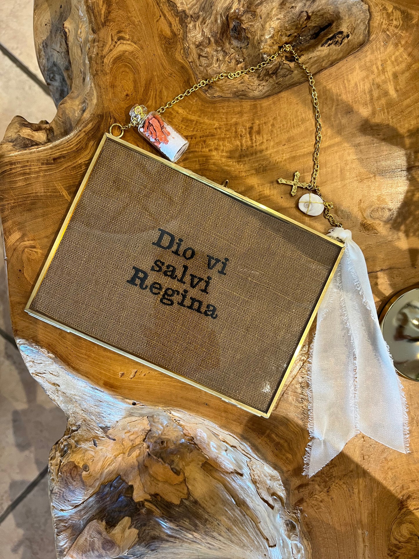 Cadre «Dio vi salvi Regina» grand modèle (tabac long)