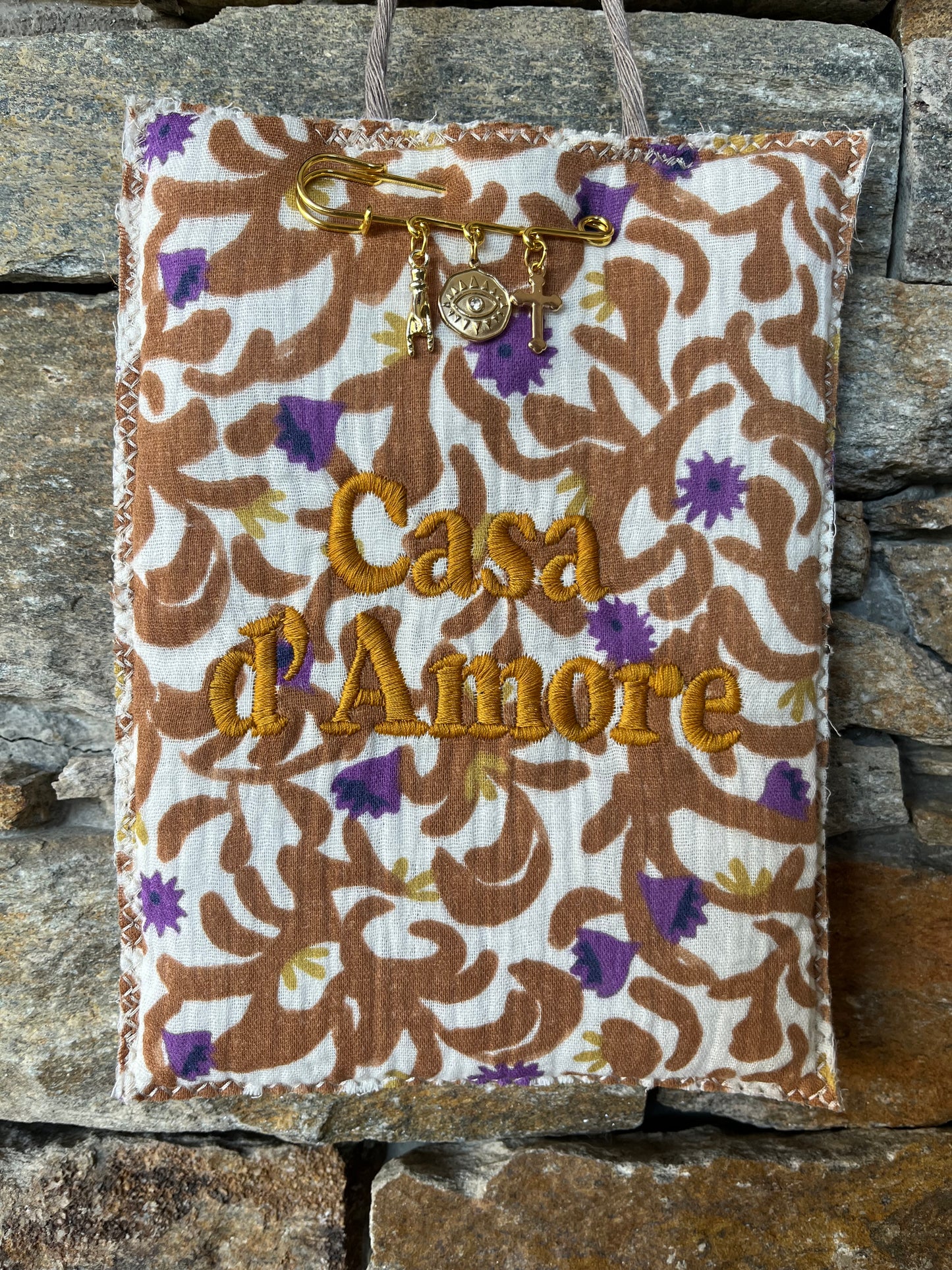 Grigri « Casa d’Amore » et son épingle (fleuri)