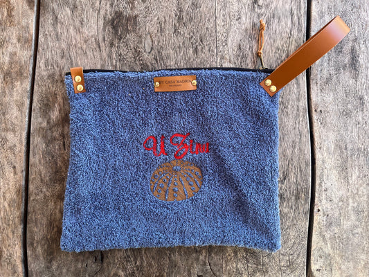 Pochette brodée « U Zinu » bleu